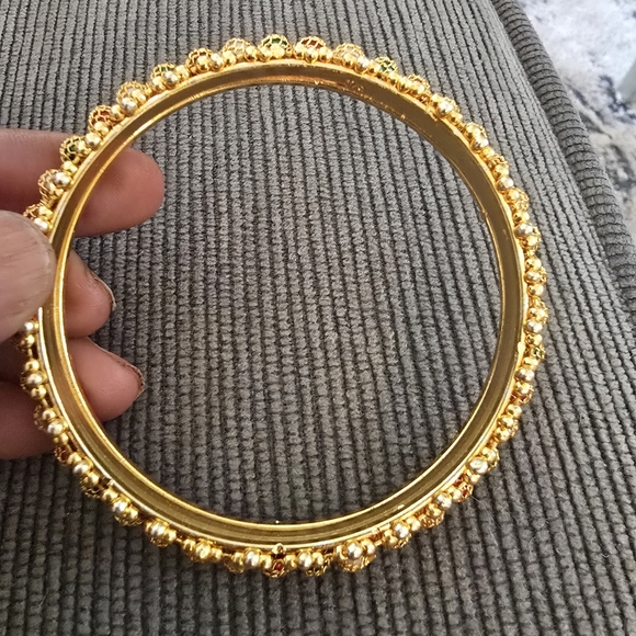 Elegant Gold and Green Beaded Bracelet - Picture 5 of 9